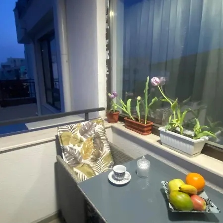 Sea Sunrise Apartment *
